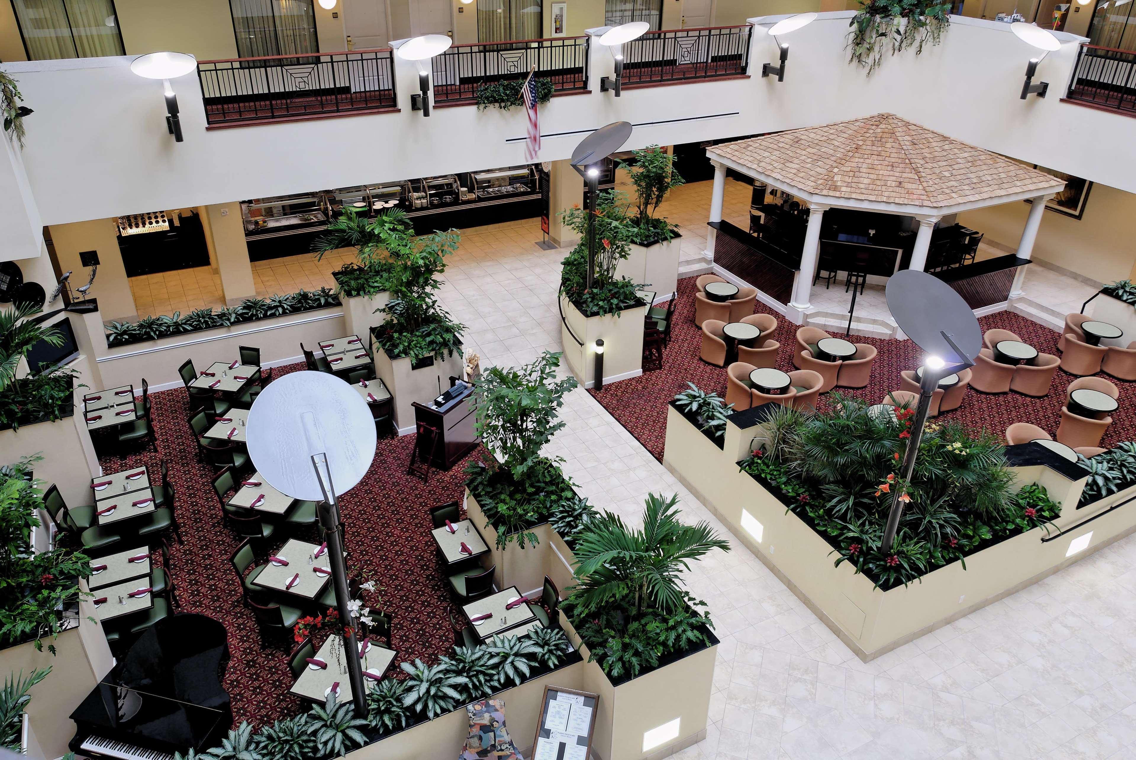 Embassy Suites Fort Myers - Естеро Екстериор снимка