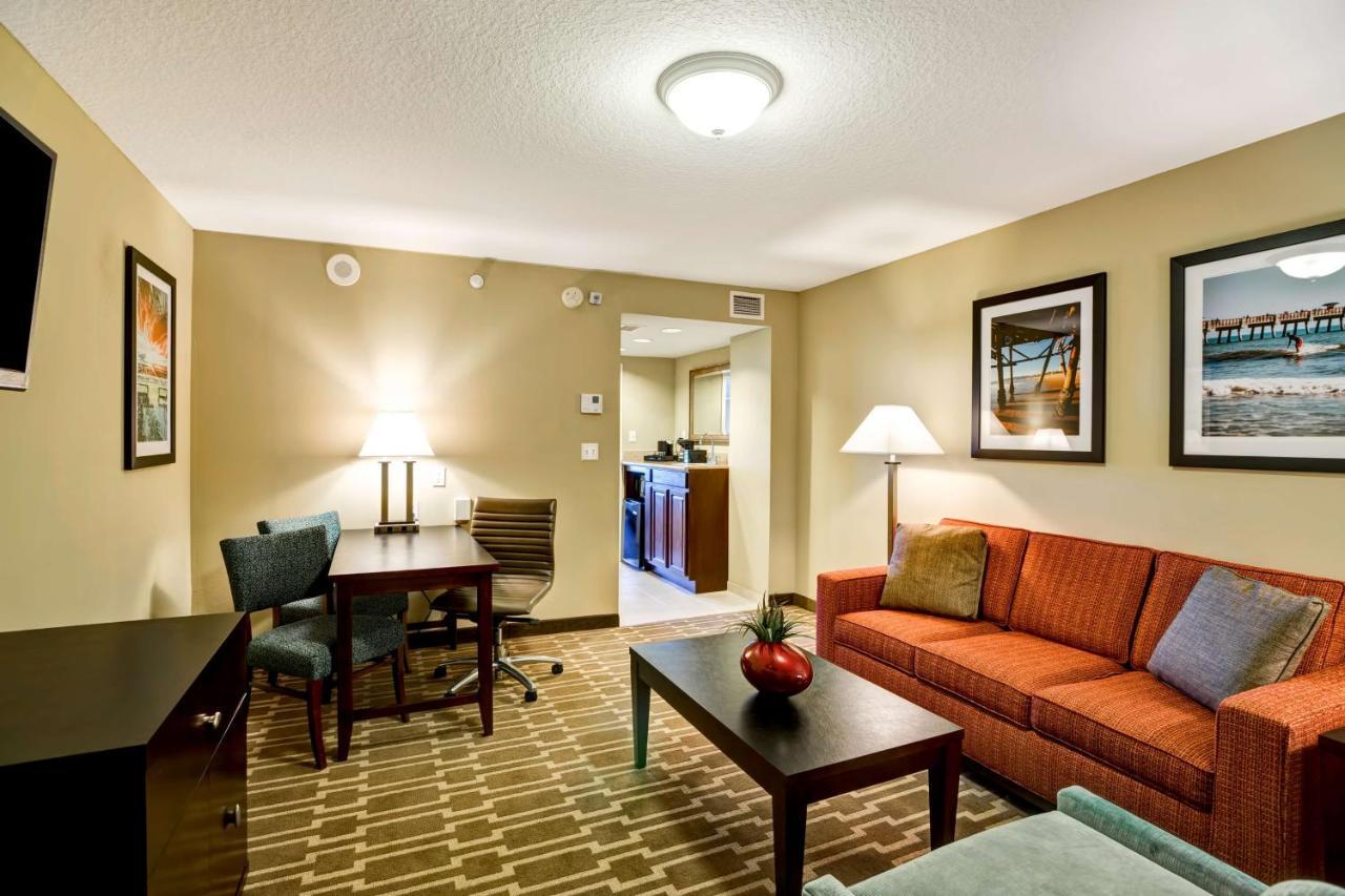 Embassy Suites Fort Myers - Естеро Екстериор снимка