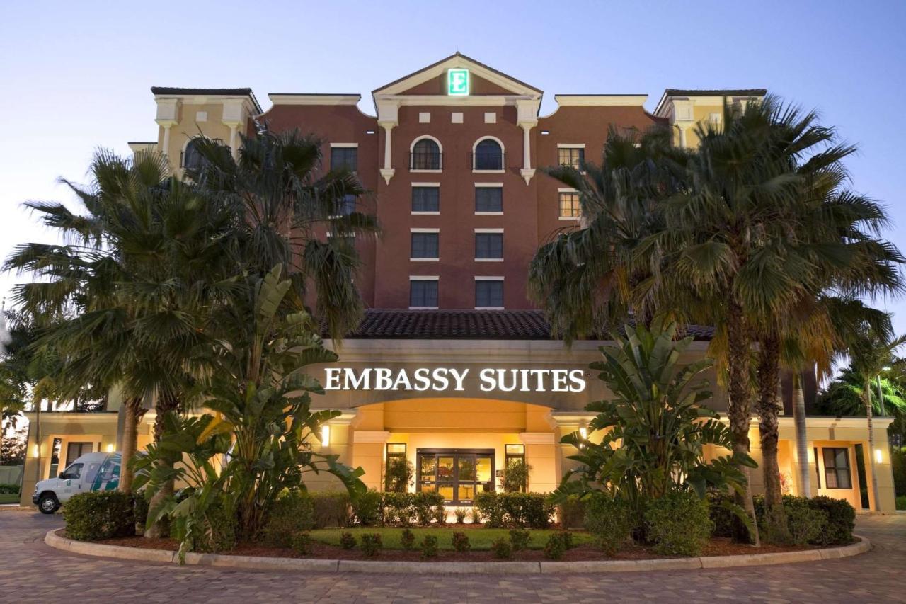 Embassy Suites Fort Myers - Естеро Екстериор снимка