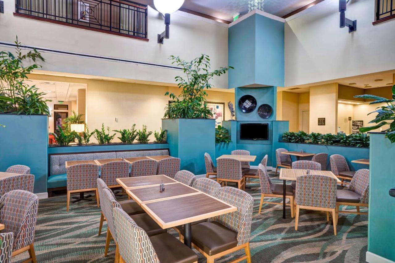 Embassy Suites Fort Myers - Естеро Екстериор снимка