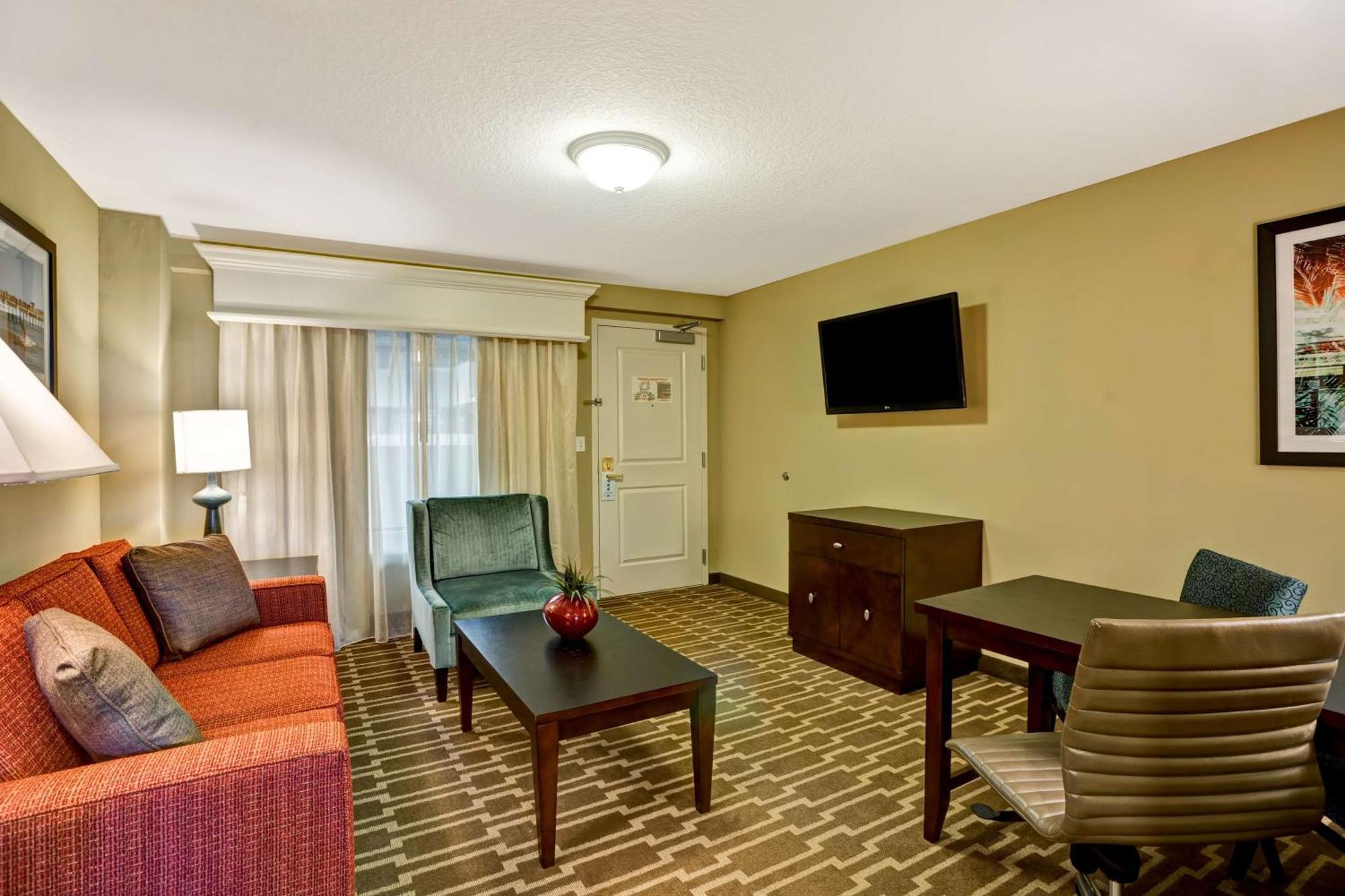 Embassy Suites Fort Myers - Естеро Екстериор снимка