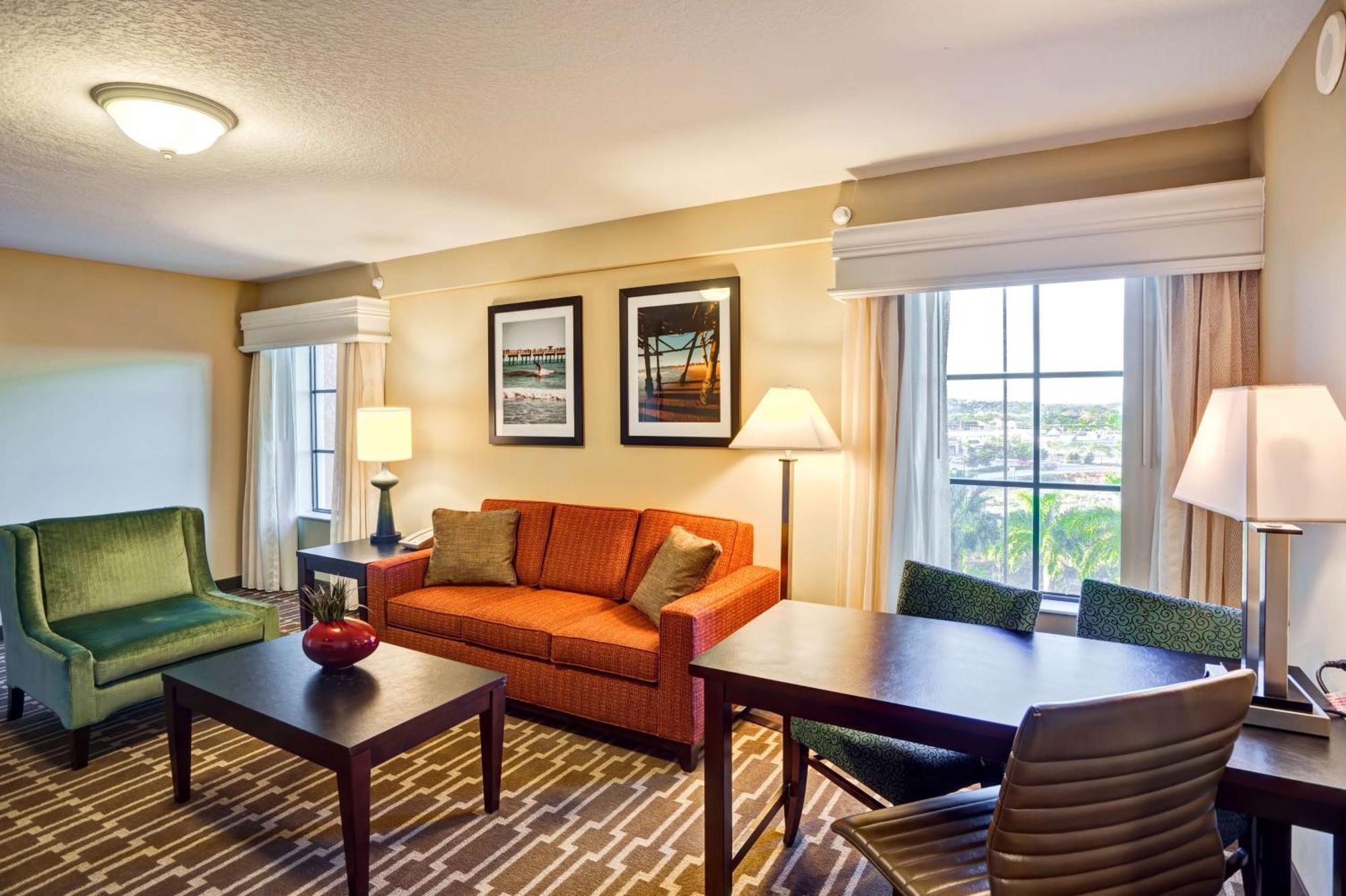 Embassy Suites Fort Myers - Естеро Екстериор снимка