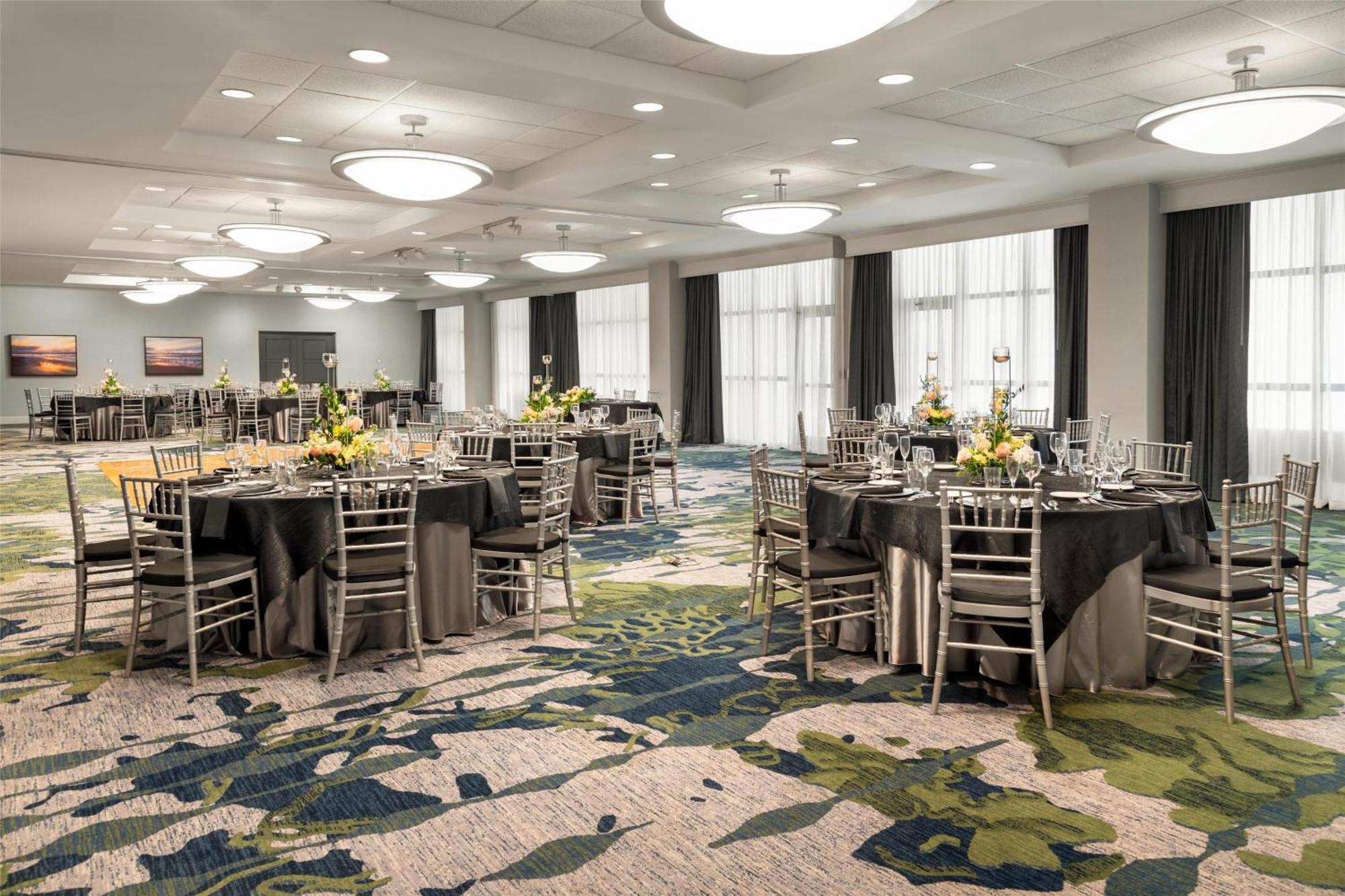 Embassy Suites Fort Myers - Естеро Екстериор снимка