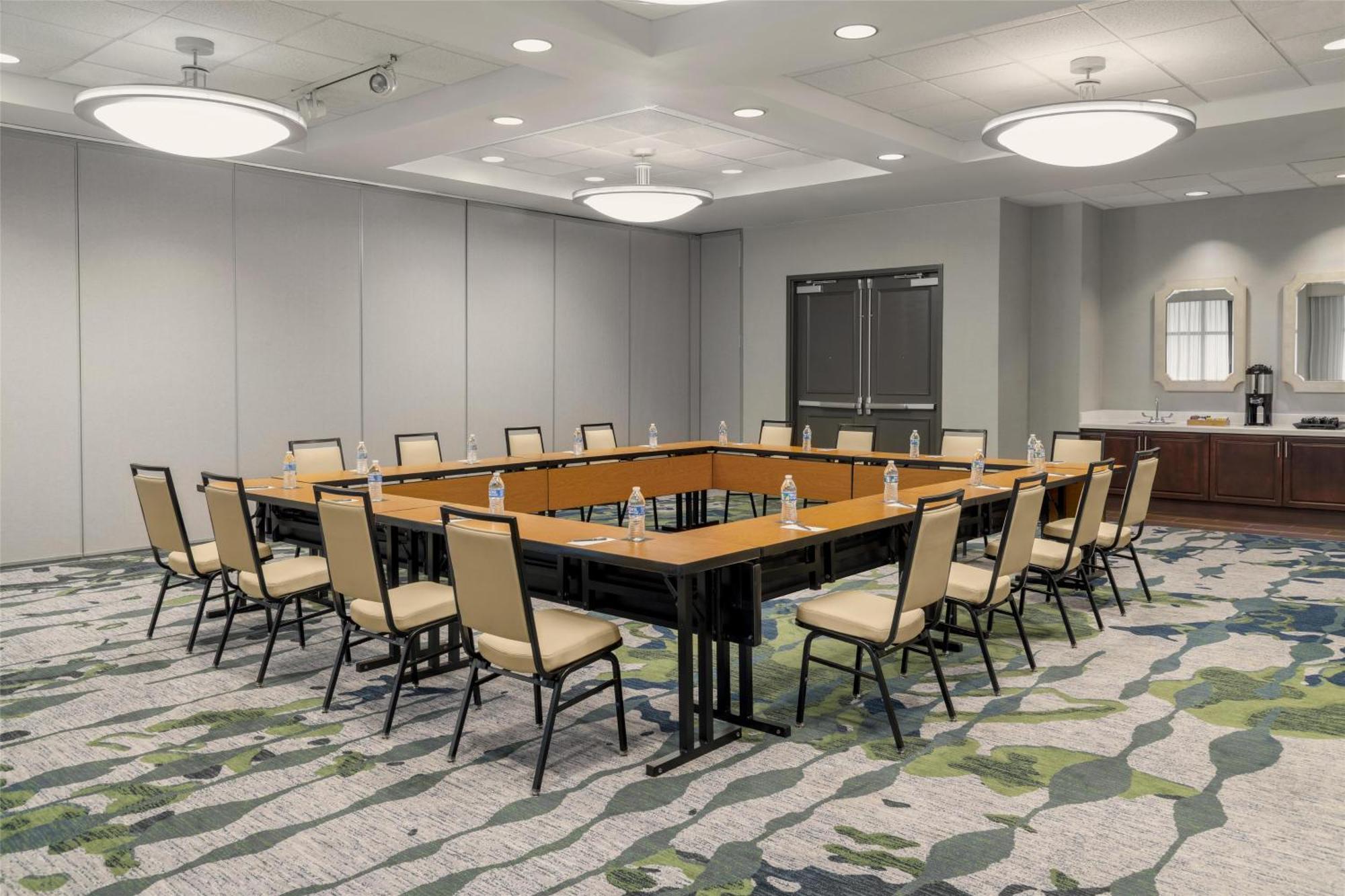 Embassy Suites Fort Myers - Естеро Екстериор снимка