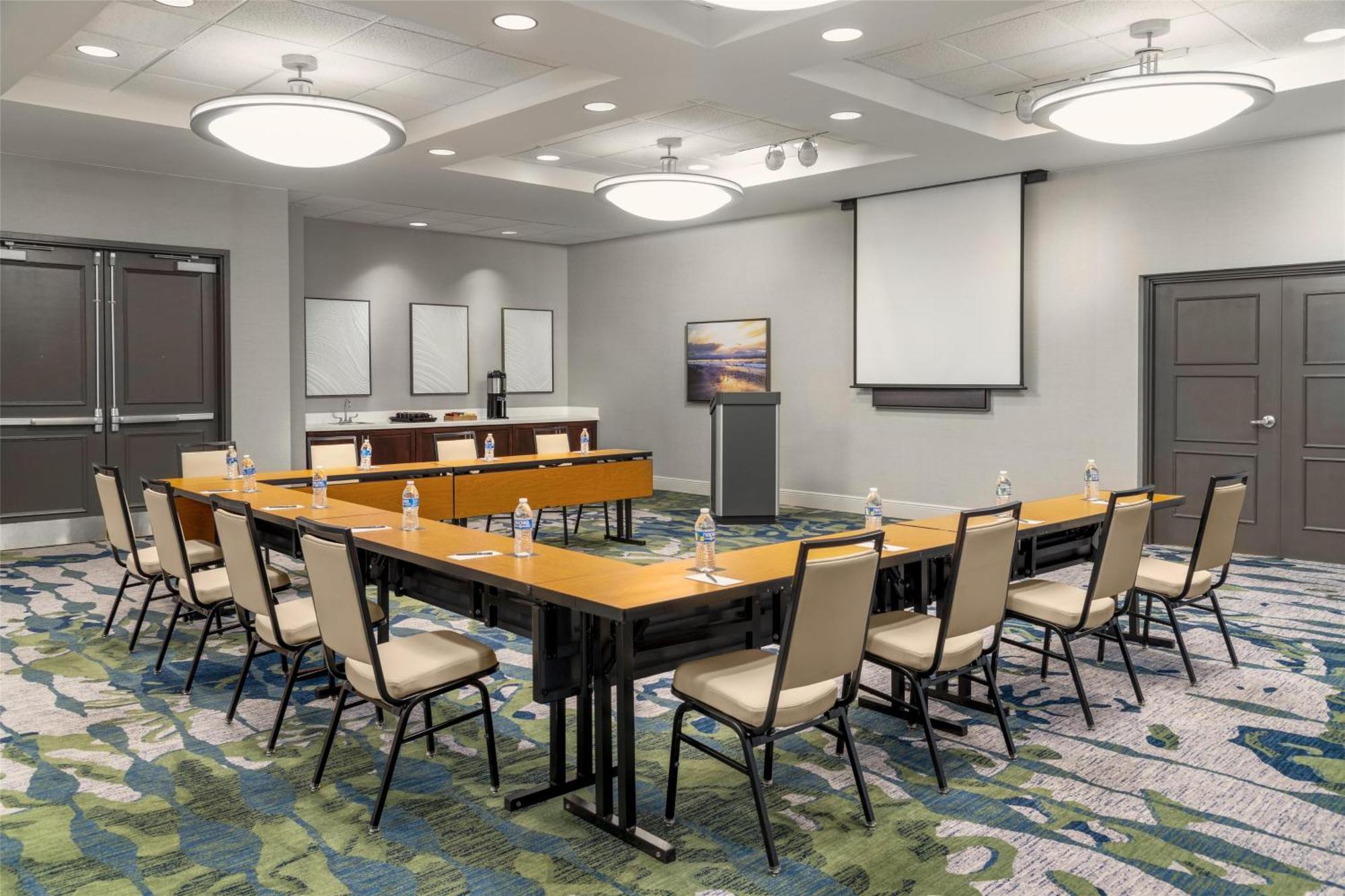 Embassy Suites Fort Myers - Естеро Екстериор снимка