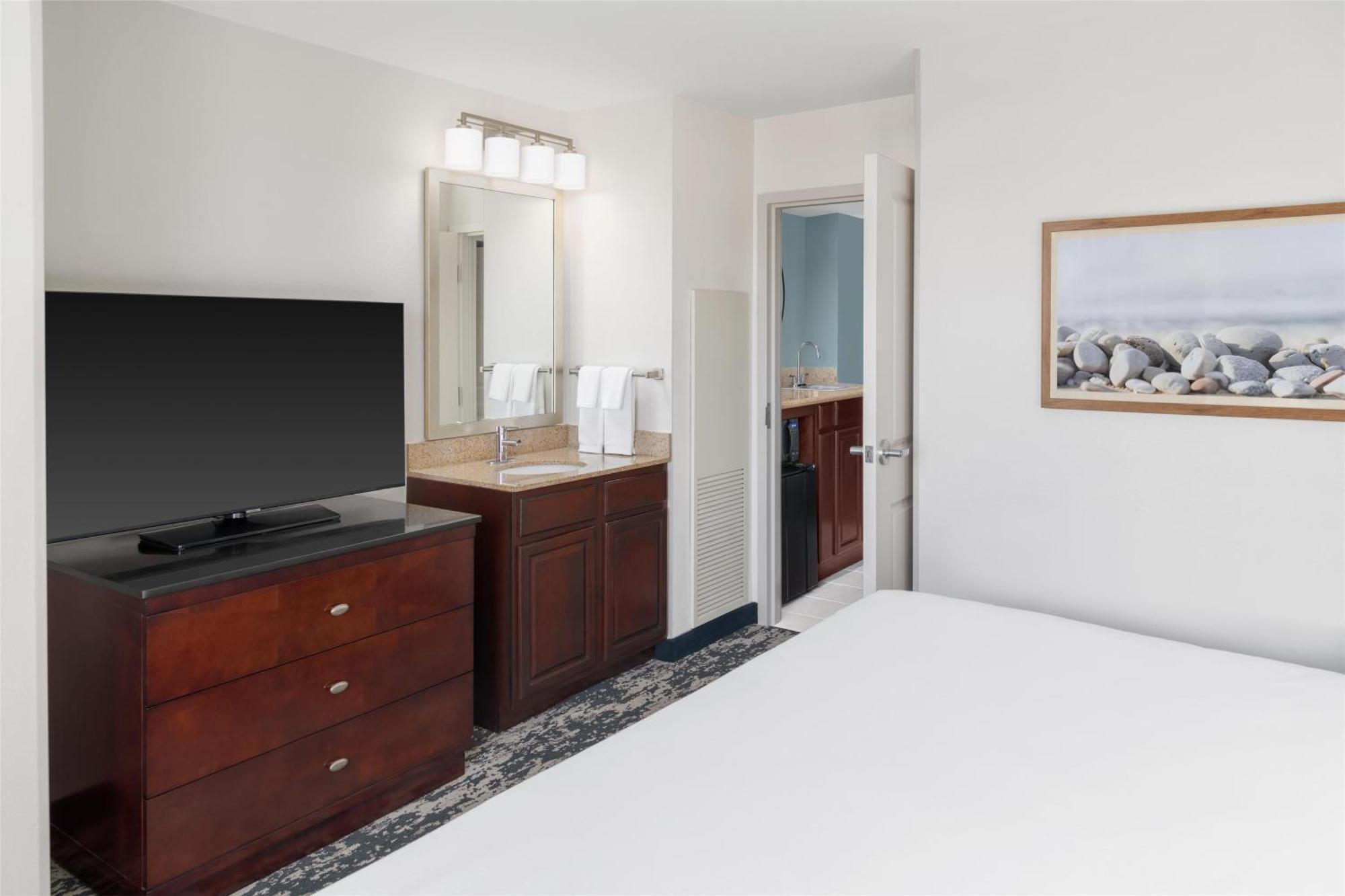 Embassy Suites Fort Myers - Естеро Екстериор снимка