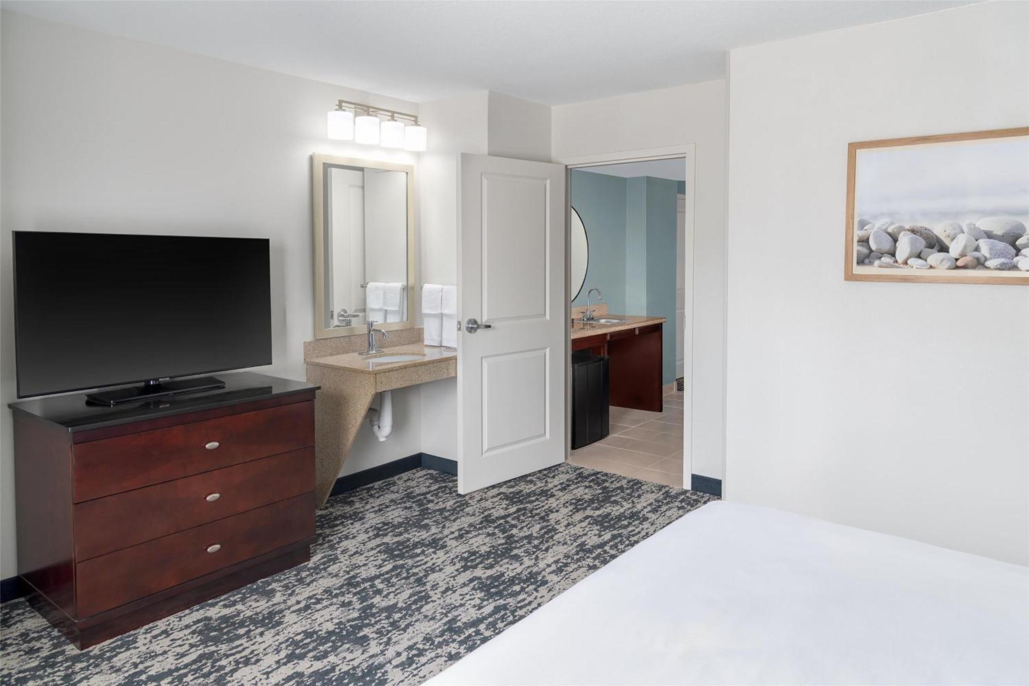 Embassy Suites Fort Myers - Естеро Екстериор снимка