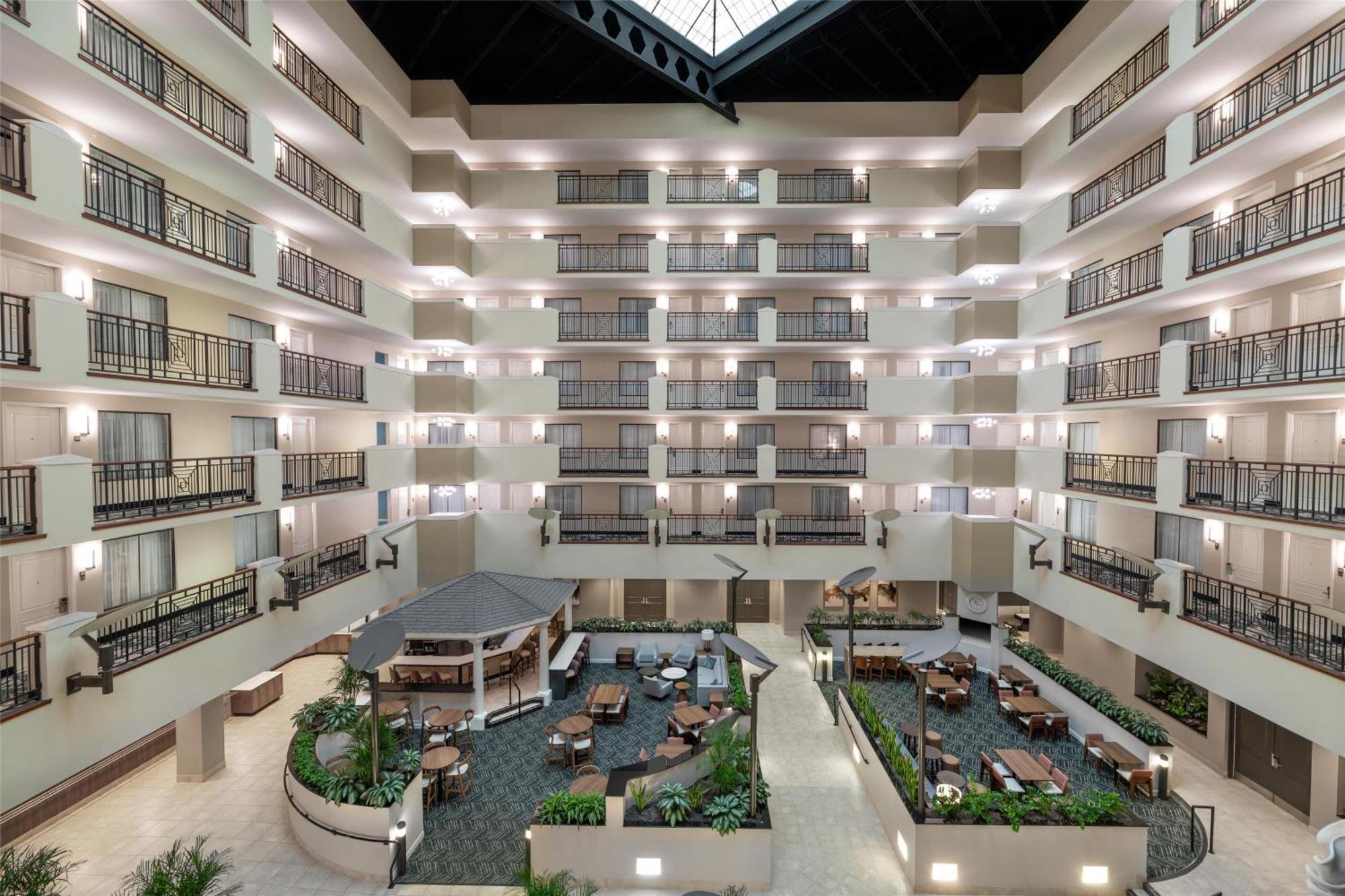 Embassy Suites Fort Myers - Естеро Екстериор снимка