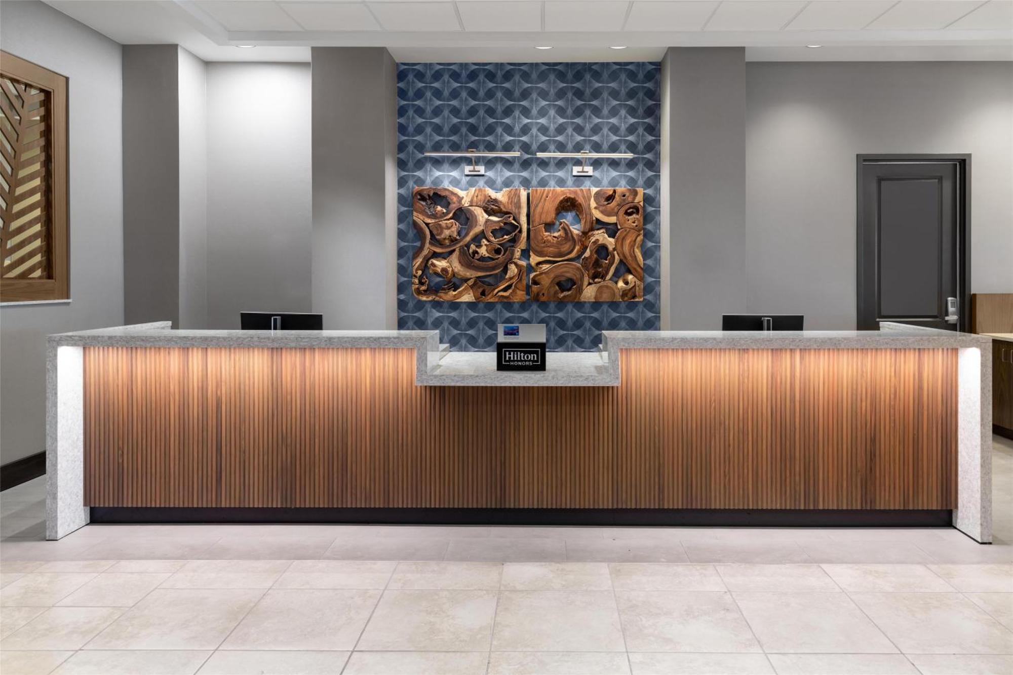 Embassy Suites Fort Myers - Естеро Екстериор снимка