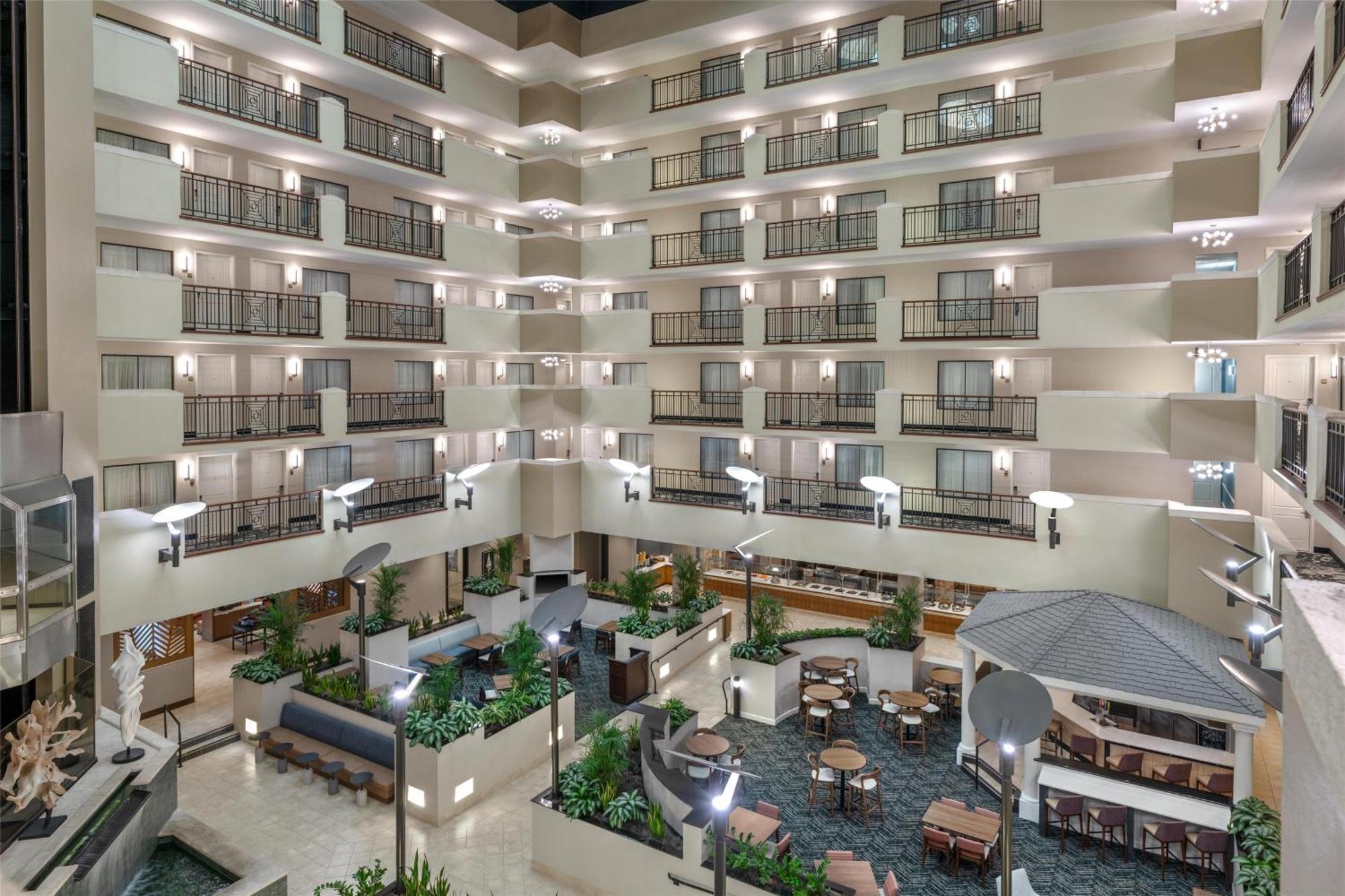 Embassy Suites Fort Myers - Естеро Екстериор снимка