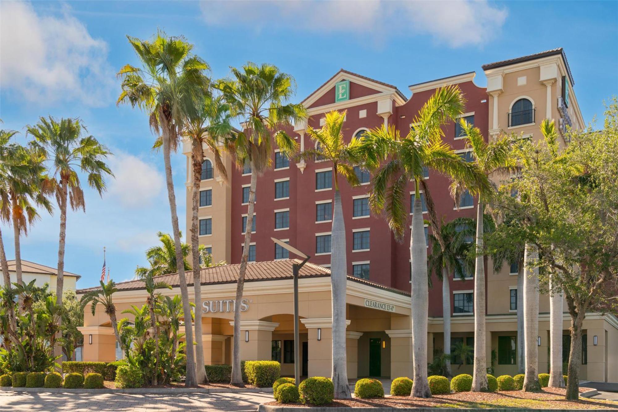 Embassy Suites Fort Myers - Естеро Екстериор снимка