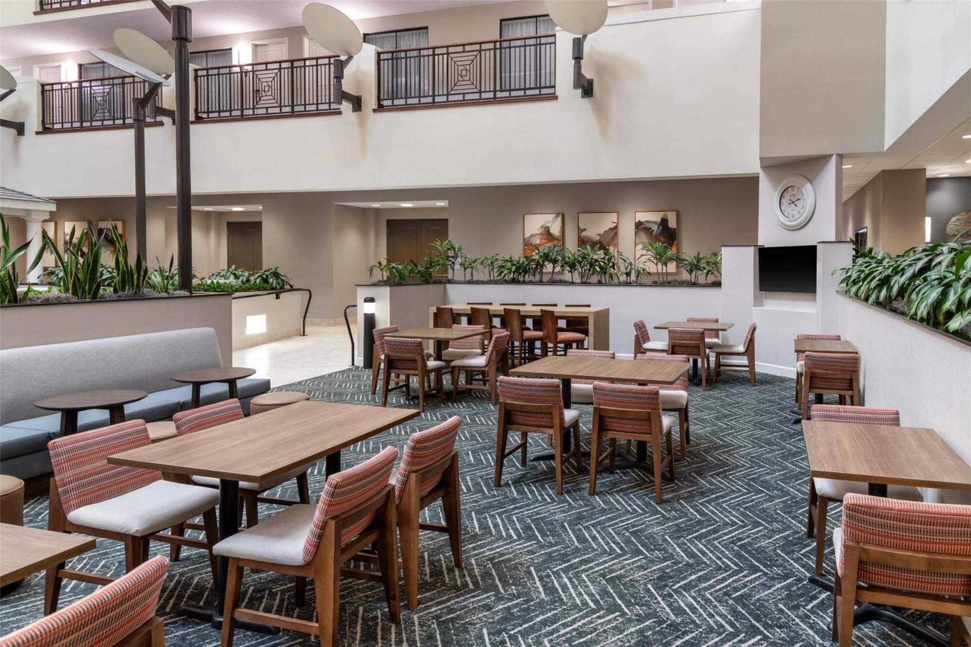 Embassy Suites Fort Myers - Естеро Екстериор снимка