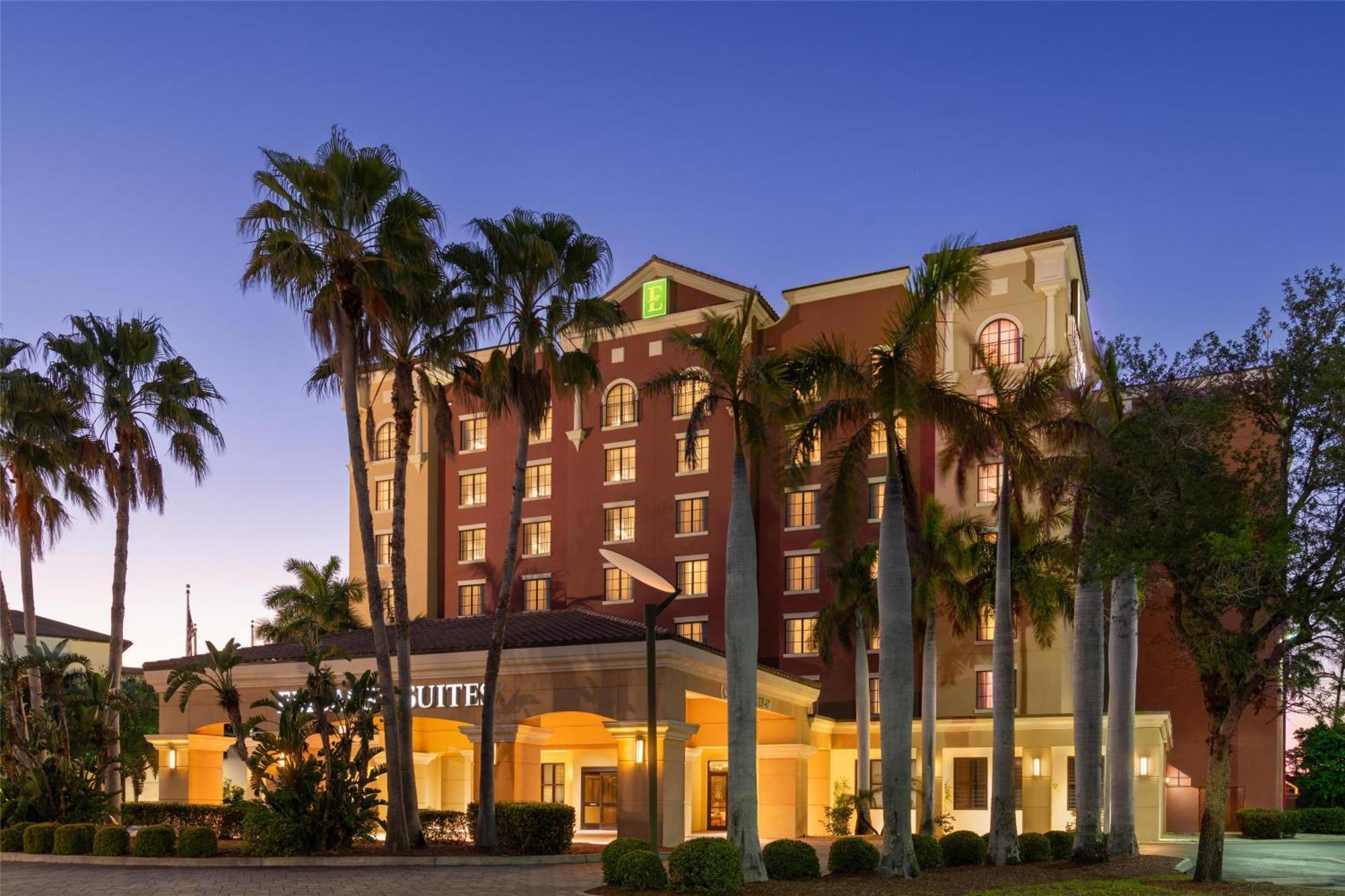 Embassy Suites Fort Myers - Естеро Екстериор снимка
